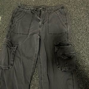 AE BLACK CARGO PANGS SIZE 8-Long